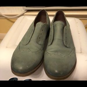 Sperry laceless oxfords for work or jeans.